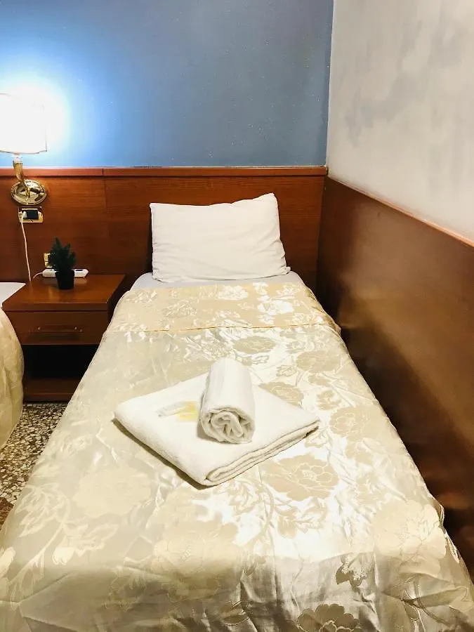 Holiday Rome Termini Hotel